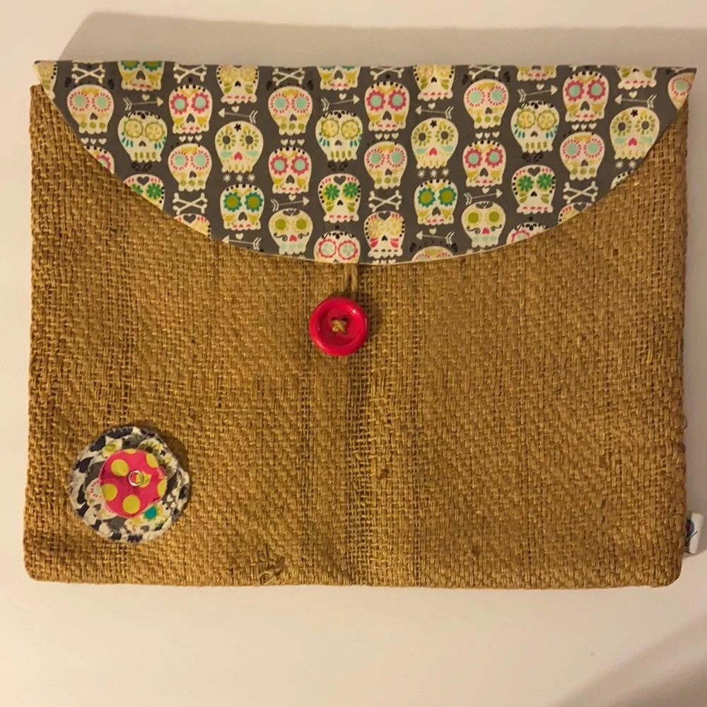 It’s a wrap burlap bag with sugar skulls, laptop bag, accessory bag